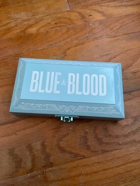Jeffree Star Blue Blood Eyeshadow Palette - Light Blue